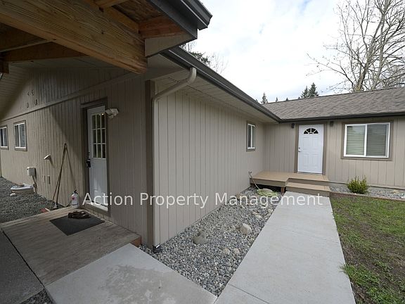 3rd image of 550 Sherburne Rd