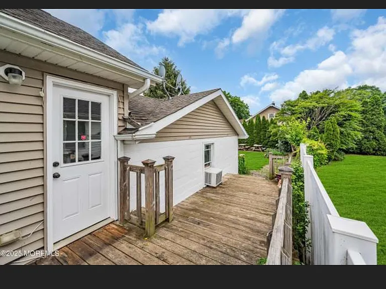 645 Campbell Ave — Photo 9