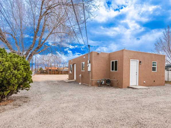 2706 Floral Rd NW, Albuquerque, NM 87104