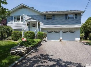 5 Lordly Ct, Kings Park, NY 11754