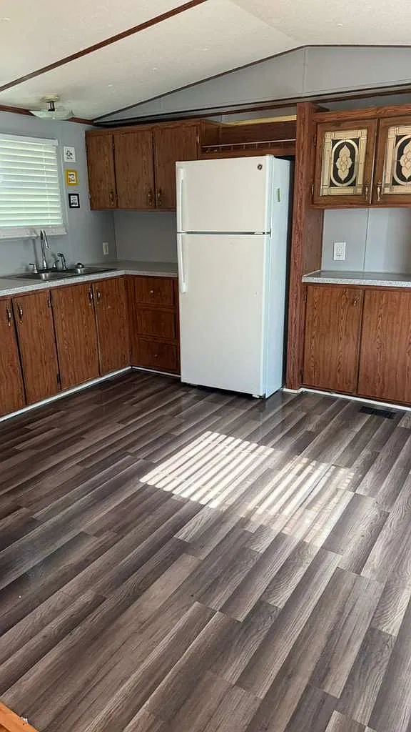 3 bed, $970 — Photo 2