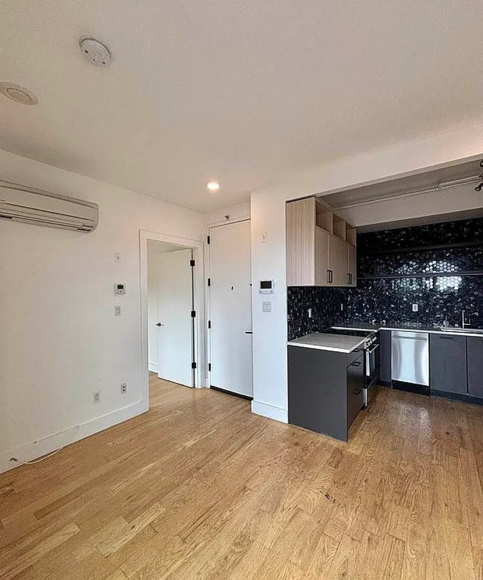 200 Linden Boulevard — Photo 3