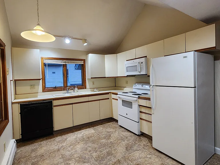 19-21 Jackson St #2 — Photo 10