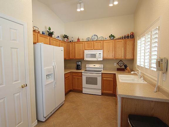 5th image of 3426 E Waterview Dr