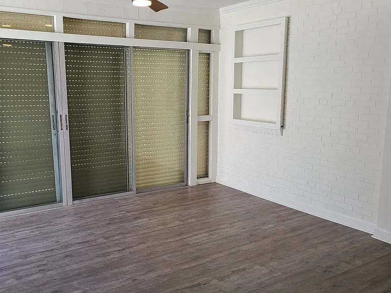 1301 W Lee St — Photo 18