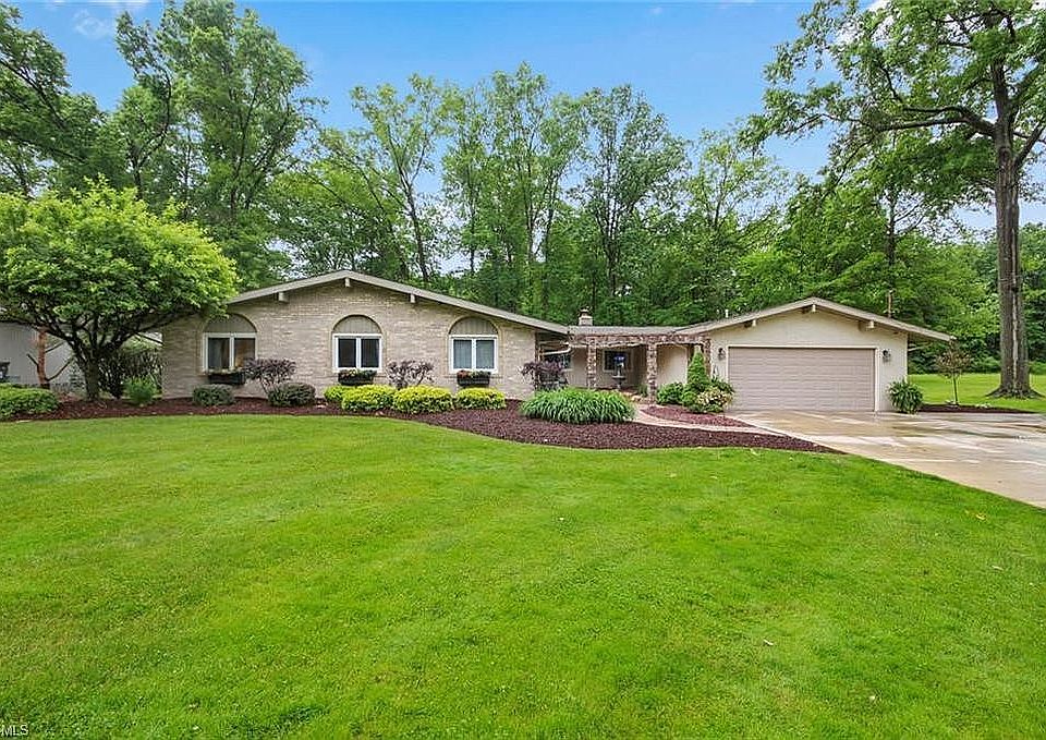 1st image of 293 Moreland Dr