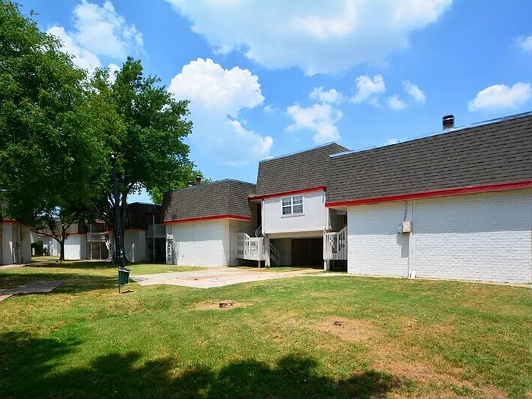 The Briarwood Apartments — Photo 29