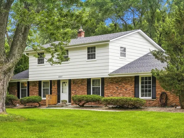 2517 W Chestnut ROAD, Mequon, WI 53092