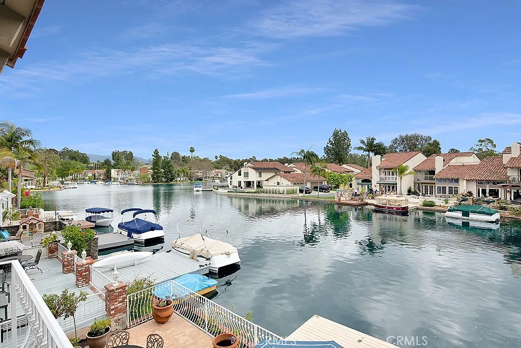 4 bed, 2524 sqft, $5,900 — Photo 2
