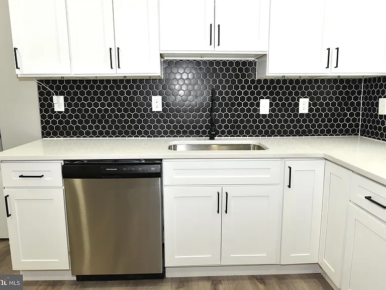 2225 W Baltimore St — Photo 8