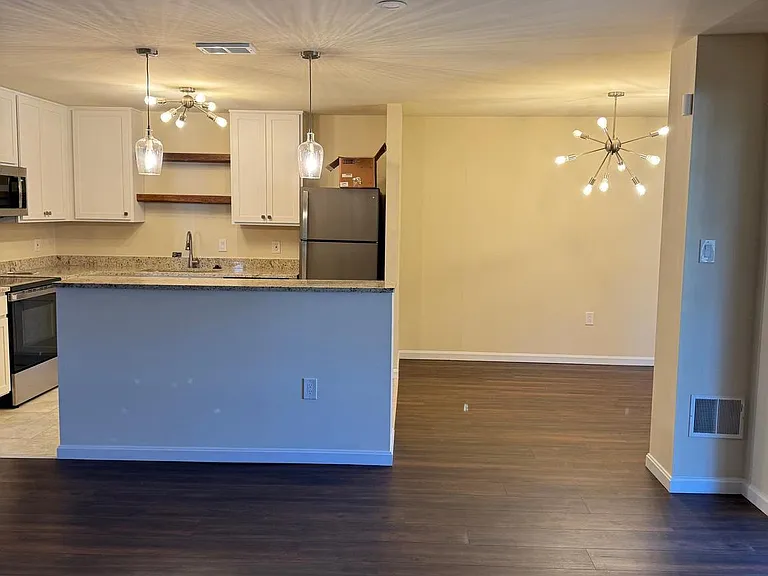 168 Valley Greene Cir #168 — Photo 17