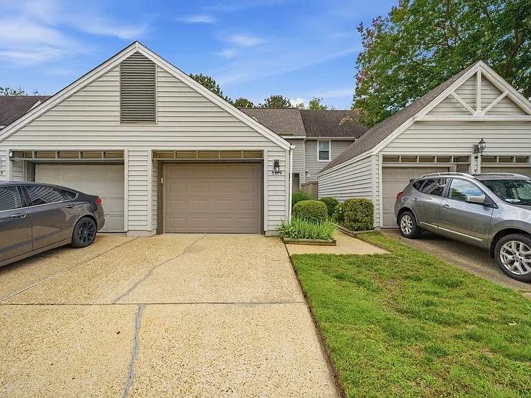 5109 Glenwood Way — Photo 2