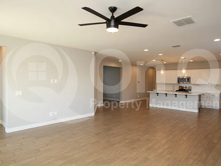 16535 W Desert Ln — Photo 3