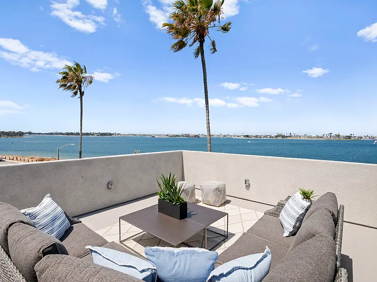 3611 Riviera Dr — Photo 44