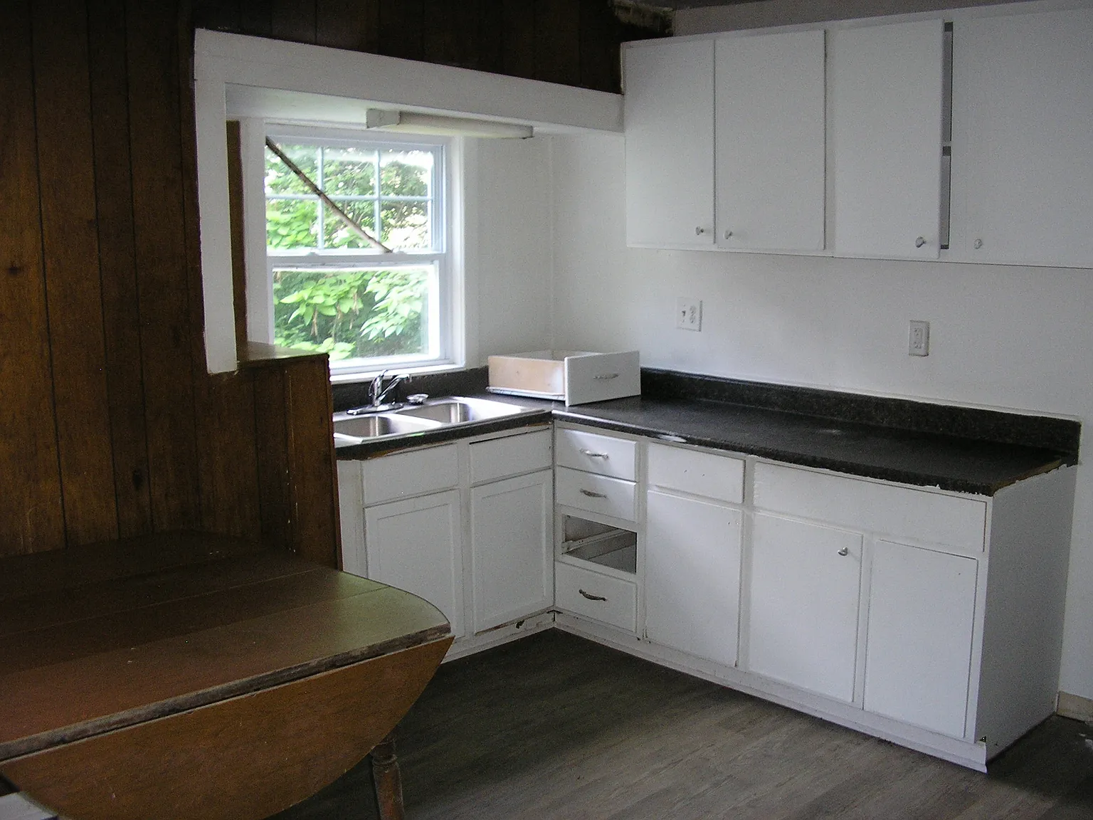 628 Woodford - 3 units — Photo 3