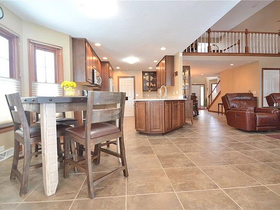 5th image of 131 Lake Pointe Cir #131
