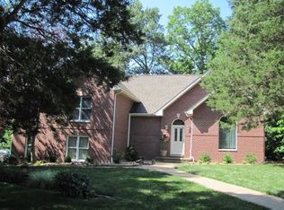 1190 Grand Oak Dr, Carbondale, IL 62901