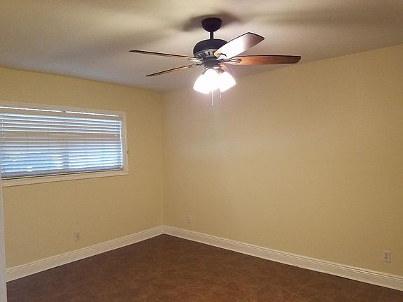 4th image of 2221 Kingsdale Dr