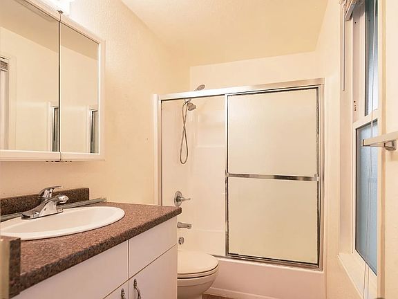 3rd image of 1534 Franklin St APT 4