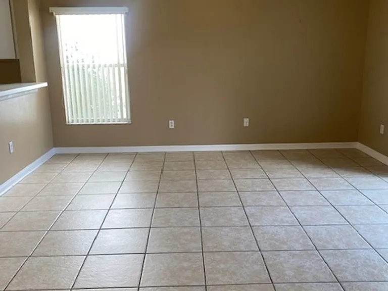 1061 Ballyshannon Pkwy — Photo 2