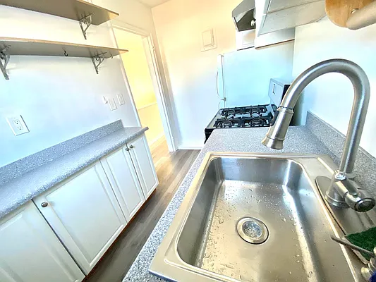 Sold by Winzone Realty Inc | media 16