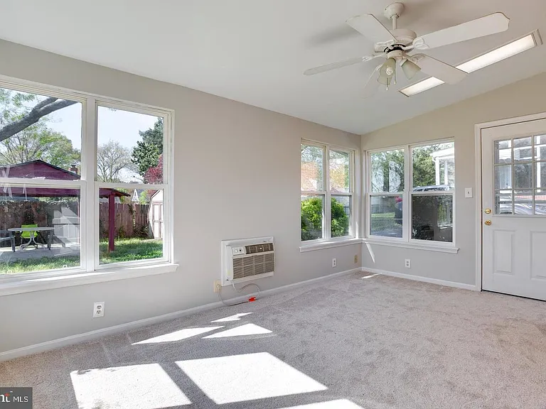 502 N Mansfield St — Photo 13