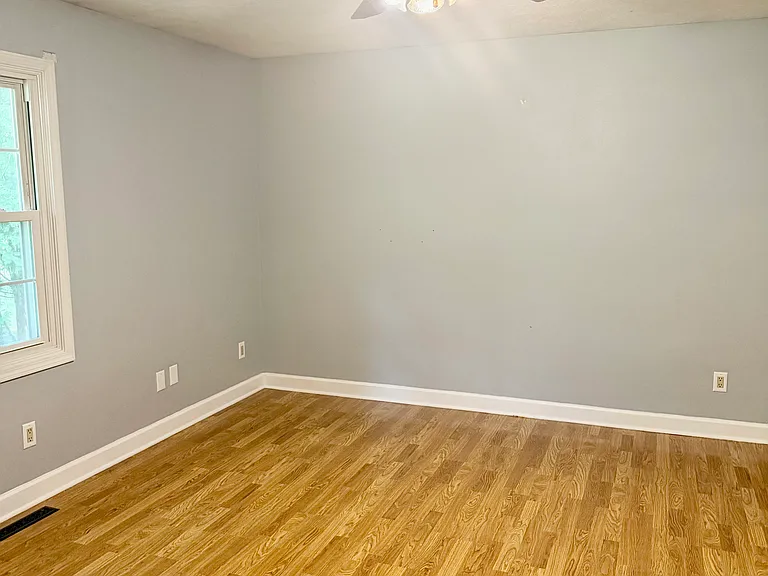 102 Stanford Way NE — Photo 5