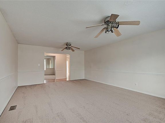 3rd image of 6406 Park Central Way