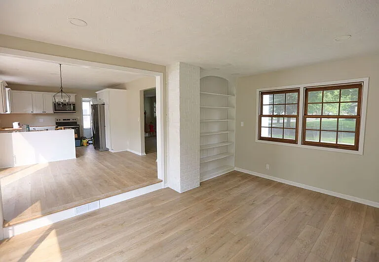 1010 N Hampton Dr NE — Photo 4