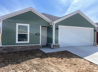 5845 W Holdcroft Dr, Fayetteville, AR 72704