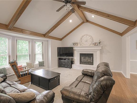 2nd image of 2425 NE Quail Walk Trl