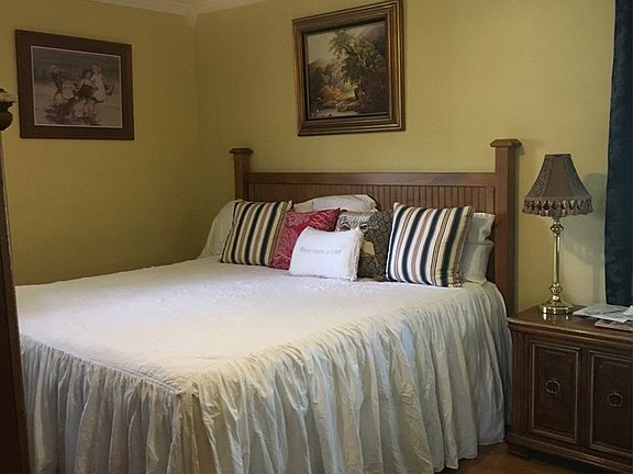 3rd image of 489 Parkview Cir