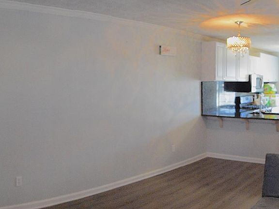 4th image of 395 Oak Harbor Ct
