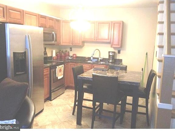 5th image of 257 W Wensley St