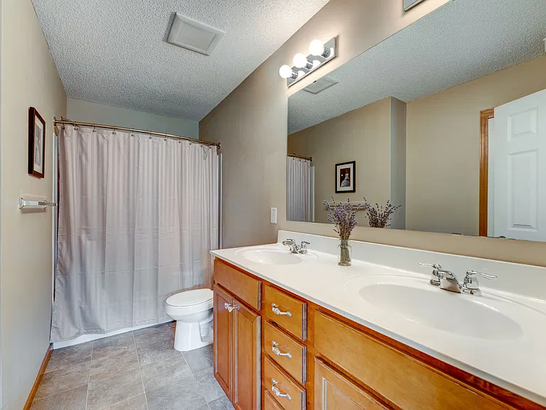 11939 Emery Village Dr N — Photo 16