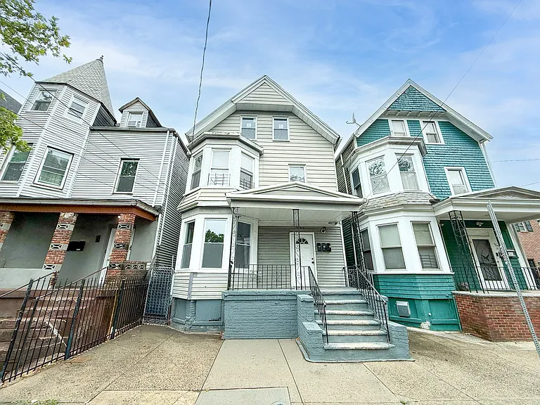 131 S 8th St #1 — Photo 8