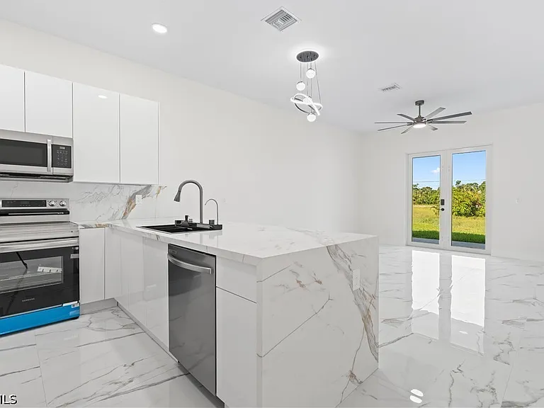 430 Petite Ave — Photo 36