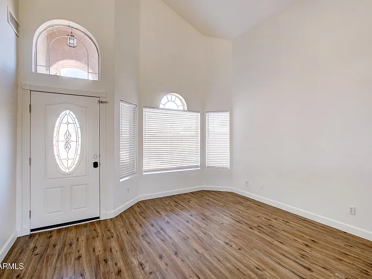 1550 N Sunset Pl — Photo 2