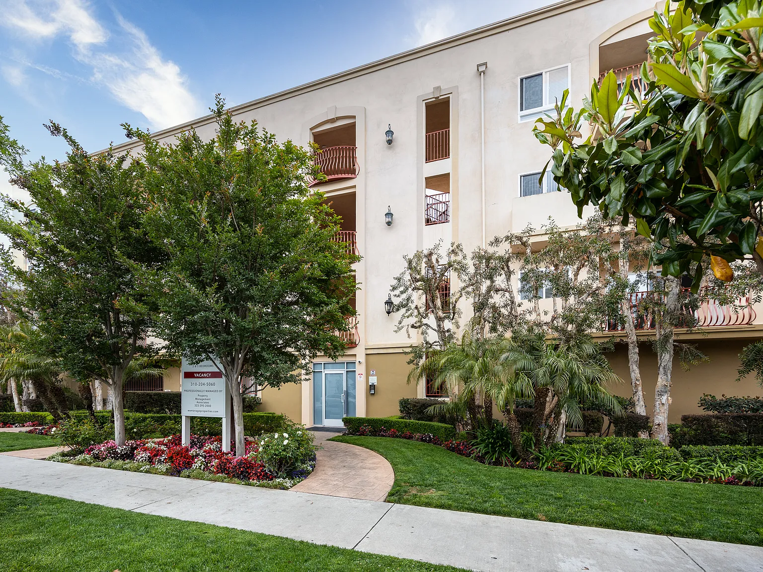 Vinton Court Apartments — Photo 2