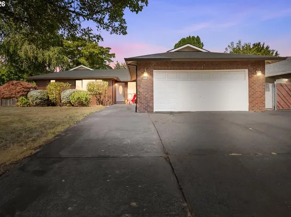2855 SE Cornutt St, Hillsboro, OR 97123