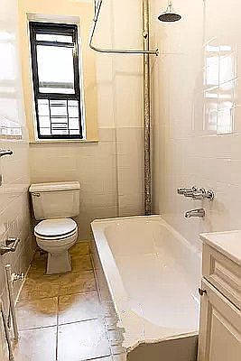 4th image of 552 Parkside Ave #D