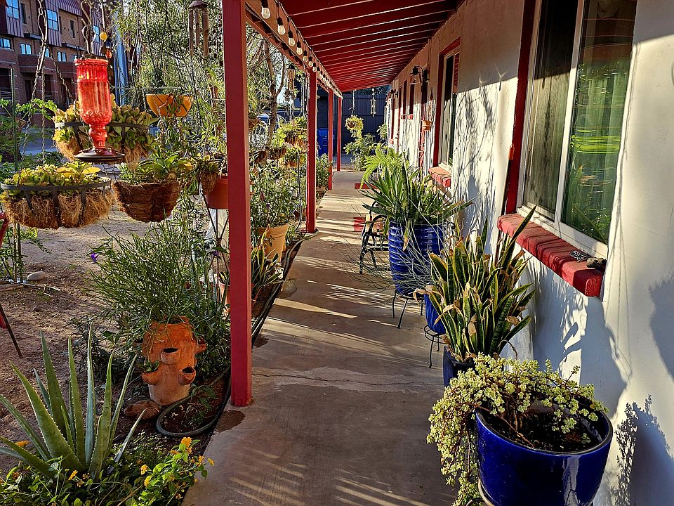 Total of 3 apartments in Santa Clara. Apartment No. 2 is available now.