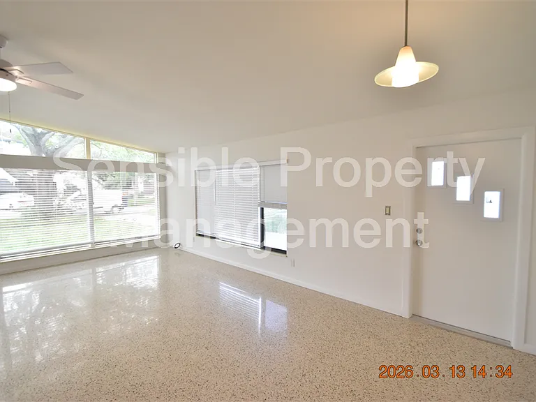 528 Suwanee Cir — Photo 7