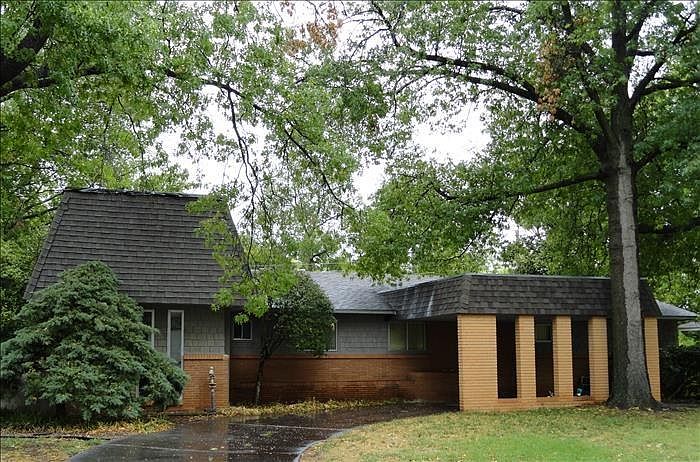 1st image of 811 Carey Dr