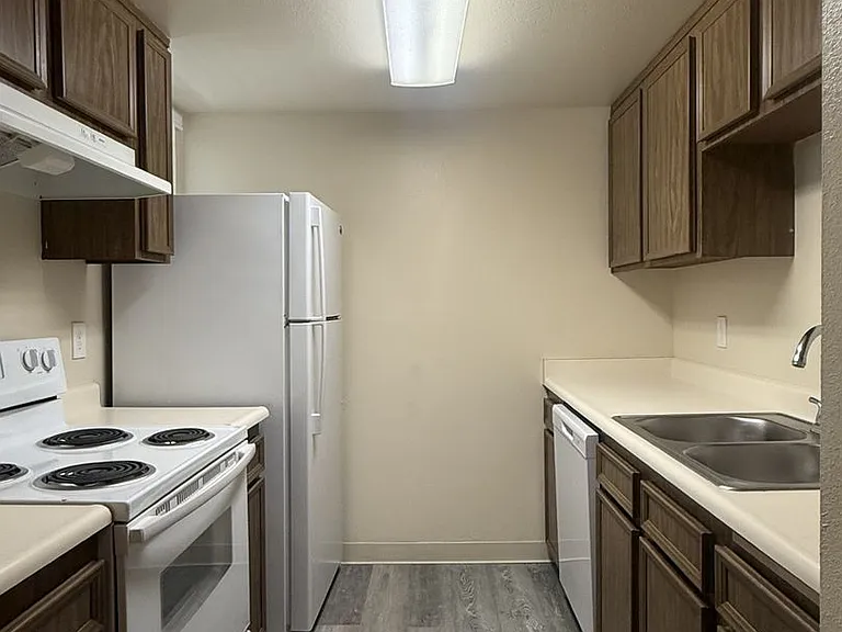 Merit Manor Apartments — Photo 14