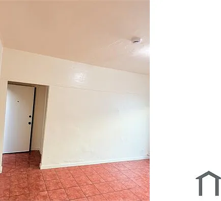 Studio, $2,000 — Photo 2