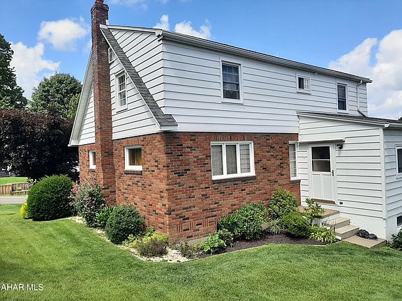 3rd image of 734 N Beech St