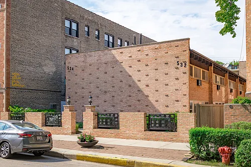 532-34 W. Grant Pl. Photo 1