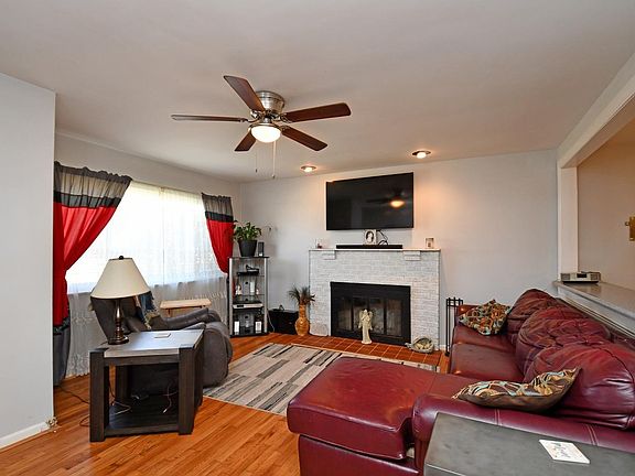 2nd image of 3711 Brockton Dr
