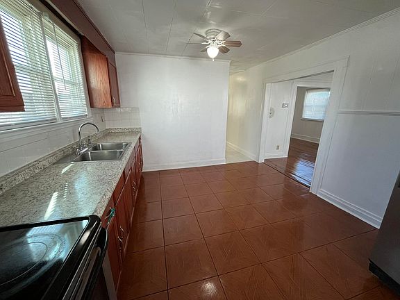5th image of 1180 N Main St